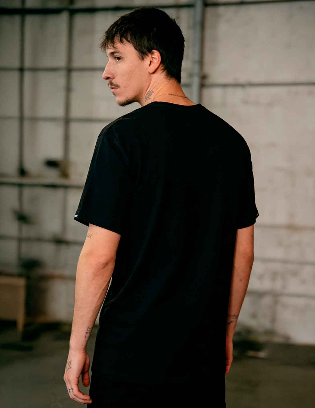 CUT THE STRINGS BLACK TEE